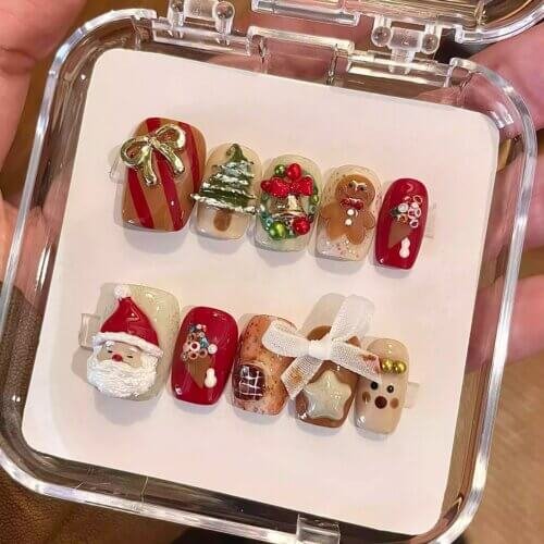 Christmas tree nail art