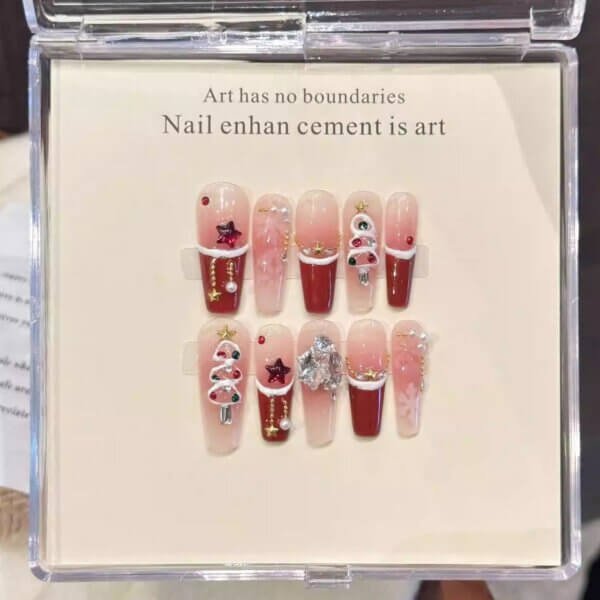 Flattering Christmas Nail Art