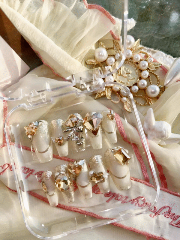 Golden Christmas Nail Art