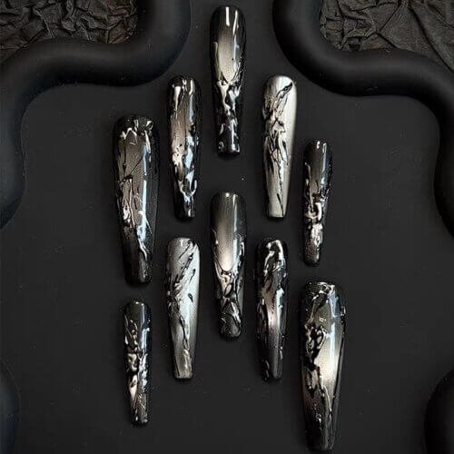 Dark Liquid Cat Eye Nail Art