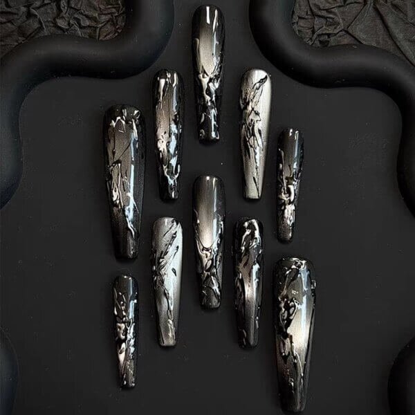 Dark Liquid Cat Eye Nail Art